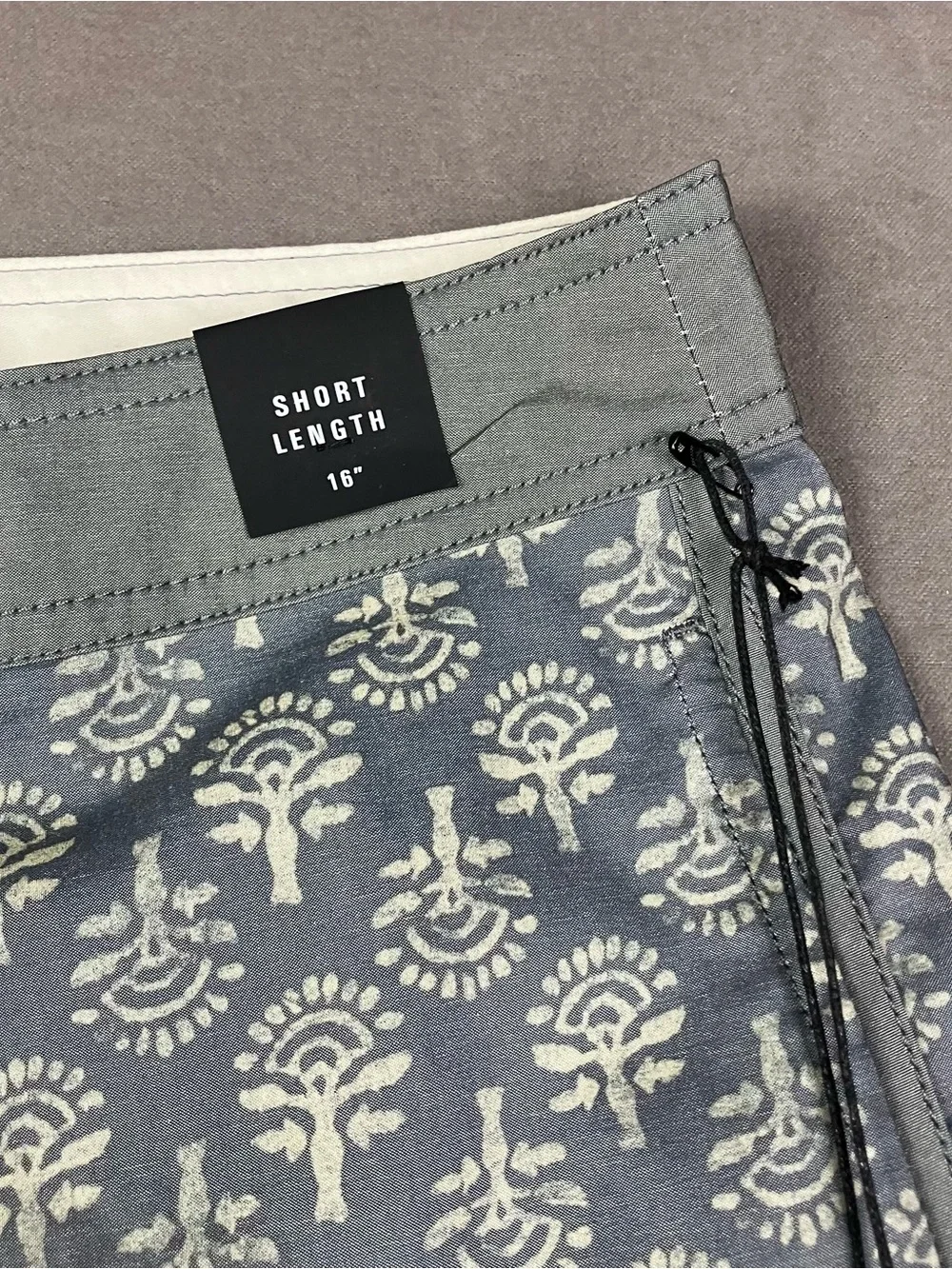 RVCA Freeport Trunks Men’s Size Green Grey Floral 16 Board Shorts NWT!